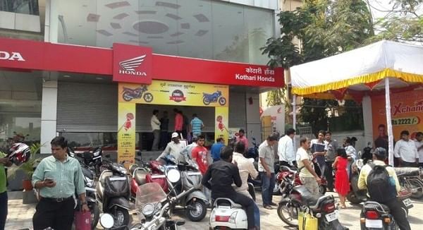 Customers make a beeline for discounted BS-III two-wheelers